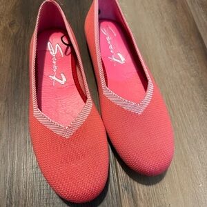 Seven 7 Footwear Katelyn‎ Coral Flats - Size 7